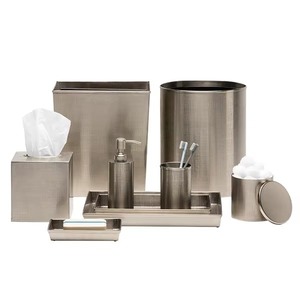 Ensemble d'accessoires de salle de bain en métal, attrayant et élégant, conçu pour offrir des performances et une beauté durables. - Product Image 3