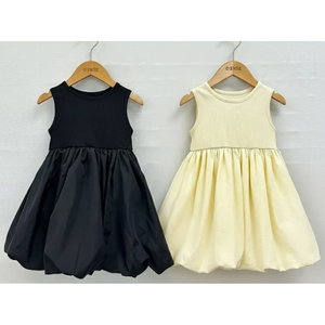 ชุดเดรสทรงเอแบบไม่มีแขนผ้าซาตินเกาหลี OZKIZ ระบายอากาศได้ดีสำหรับเด็กผู้หญิงอายุ 2-6 ปี แฟชั่นฤดูร้อนตกแต่งด้วยจีบ ขายส่ง - Product Image 1