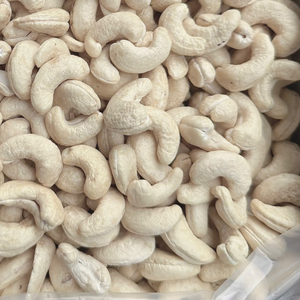 Proveedor Confiable de Nueces de Anacardo Tostadas de Vietnam, Anacardos Orgánicos Enteros W320, Granos de Anacardo Vietnamitas de Santigo, Vietnam - Product Image 1