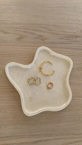 High Quality Minimalist Marble & Metal Beige Round <b>Storage</b> <b>Tray</b> with Curved Border for Wedding Tabletop Vase and <b>Storage</b> Use - Product Image 3