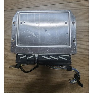 Módulo de control de suspensión neumática Airmatic usado de Mercedes Siemens. Utilizado para el módulo de control de suspensión neumática Airmatic de Mercedes. Piezas de automóvil. - Product Image 4