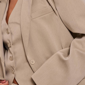 Blazer de luxe sur mesure pour femme, veste de bureau à manches longues, costume ajusté, manteau formel élégant pour affaires, fabricant OEM ODM en gros - Product Image 6