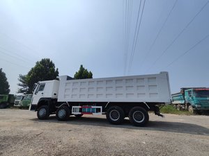 Camión Volquete Howo Usado 8x4 de 12 Ruedas, 30 Metros Cúbicos, 40 Toneladas - Product Image 3