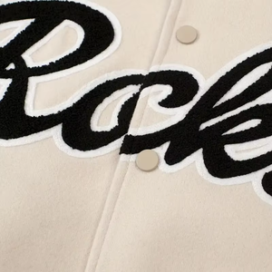 Chaqueta Varsity de Béisbol con Logotipo Personalizado, Cuello Alto, Bordado Frontal, Estampado de Leopardo, Informal de Invierno, Servicio OEM - Product Image 4