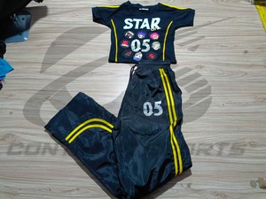 Ensemble de survêtement DTG sérigraphié OEM, coupe courte et ample, avec patch personnalisé, 2 pièces : T-shirt à manches courtes et pantalon en nylon pour homme - Product Image 6
