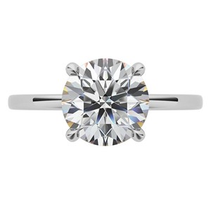 Anillo solitario de moissanita de corte redondo de 1.3 quilates, oro blanco macizo de 14K con engaste de garra, anillo de compromiso clásico para mujer - Product Image 2