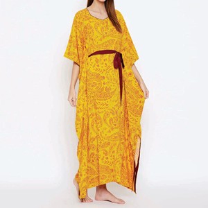 Vestido Kaftán de Gasa Amarillo con Estampado Paisley para Mujer, con Cinturón Cruzado, Elegante, Largo hasta el Suelo, Manga Casquillo, Cuello Redondo - Product Image 3