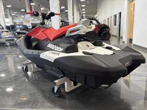 LIVRAISON GRATUITE NOUVEAU 2025 Sea Doo Spark Trixx 3UP IBR avec système audio Jet Ski + Remorque Gratuite - Product Image 5