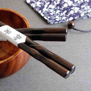 Baguettes en bois réutilisables avec emballage personnalisé, idéales pour les événements, les campagnes écologiques et les promotions alimentaires - Product Image 1