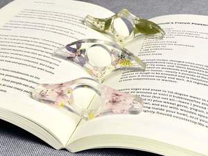 Support de page de livre en résine pour lecteur de pages au pouce |   Outil de lecture ergonomique pour les amateurs de livres, les étudiants et les journaliers - Product Image 4