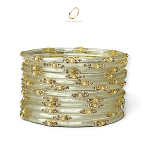 Ensemble de bracelets élégants en verre blanc motif goutte de pluie de style cachemire pour femmes, bijoux tendance en zircon doré de qualité supérieure, vente en gros - Product Image 2