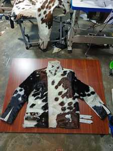 Chaqueta de Cuero Vacuno para Hombre, Estampado Animal, Cuello Alto, Cierre de Cremallera, Forro de Piel Sintética, Estilo Motociclista, Corte Regular - Product Image 1