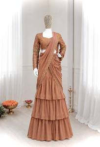 Ensemble de sari indien traditionnel pour femme, longueur ras du sol, en polyester marron brodé, avec chemisier et dupatta, coupe classique - Product Image 2
