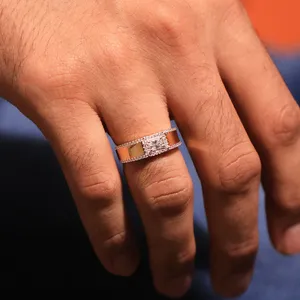 Nouvelle collection : Bague solitaire pour homme avec diamant de laboratoire et pierre d'appoint, design spécial pour le marié, provenant d'un fournisseur indien. - Product Image 5