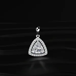 Pendentif halo en or blanc 14 carats avec diamant de laboratoire taille trilune clarté VVS, certifié IGI, couleur D-E - Product Image 1