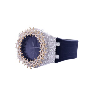 Montre élégante et tendance en moissanite sertie de diamants, avec boîtier en acier inoxydable et bracelet en caoutchouc bleu demi-trône - Product Image 2