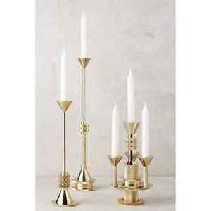Porte-bougie en métal élégant avec finition dorée brillante, accessoire décoratif attrayant pour les tables à manger et les décorations de fête - Product Image 4