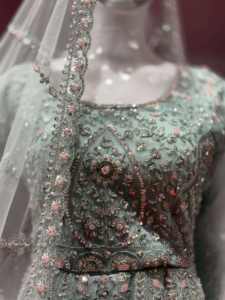 Lehenga Ligero para Fiestas Infantiles con Tela de Malla Suave, Bordado a Mano Detallado y Adornos de Piedras Jarkan - Product Image 4