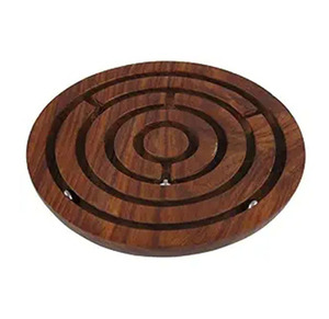 Rompecabezas de laberinto circular de madera hecho a mano con caminos intrincados para un juego de entrenamiento cerebral estimulante para el disfrute familiar - Product Image 6