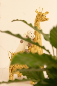 Cesta de ratán con forma de jirafa, hecha a mano, cestas de almacenamiento de ratán natural, modernas y multifuncionales, hechas en Vietnam. - Product Image 6