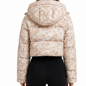 Parka de Invierno Impermeable con Capucha para Mujer, con un Elegante Corte Ajustado, Interior Suave y Cálido, y Materiales de Alta Calidad - Product Image 2