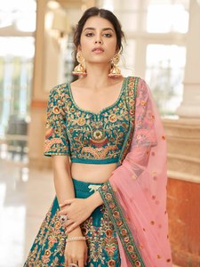 Lehenga Choli en velours brodé Zari floral, robe ethnique éco-responsable à taille naturelle pour femme, idéale pour mariée, mariage et festivals - Product Image 2
