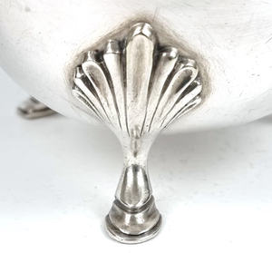 Salsera vintage de metal plateado con asa, grabado de ciervo, borde con cuentas y base de concha. Jarra grande para salsa. Salseras de níquel de gran venta. - Product Image 4