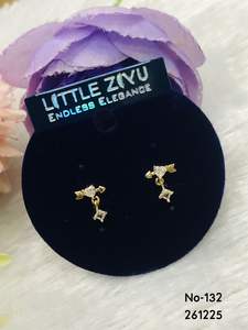 Boucles d'oreilles clous en or plaqué avec zirconiums cubiques |   Petites boucles d'oreilles rondes en cristal pour femmes |   Bijoux de mode pour tous les jours - Product Image 6