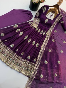 Vestido Anarkali morado bordado con diseño de pavo real, largo hasta el suelo, ropa tradicional india para bodas, para mujeres. - Product Image 4