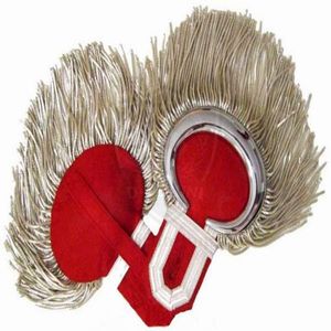 Epaulettes Ceremoniales de Terciopelo Rojo Plateado de Súper Calidad con Anillo Metálico, Logotipo Personalizado, Diseño OEM - Product Image 2