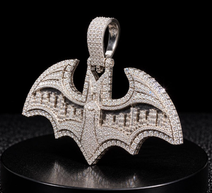 Colgante de Moissanita con Diseño de Paisaje Urbano de Batman, Cierre de Garra Ovalado, Joyería con Apariencia de Diamante para Hombre - Product Image 3