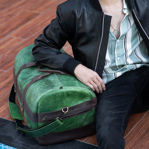 Sac de voyage en cuir vert avec sangles noires, grande capacité, sac à bandoulière décontracté pour homme - Sac de voyage en cuir vert - Product Image 4