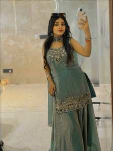 Ensemble Sharara brodé par des artisans avec un dupatta élégant – Collection spéciale festive - Product Image 4