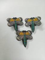 Broche en fil de soie brodée sur mesure, motif libellule 3D multicolore, écologique et luxueuse, accessoires pour vêtements