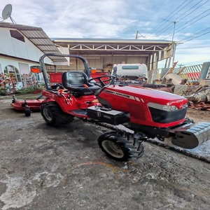 Tracteur à roues Massey Ferguson GC1705 haute performance avec moteur robuste et système de roulement de chargeur frontal inclus - Product Image 2