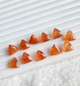 Pierre de soleil naturelle taille trillion 8MM, gemme de haute qualité, couleur orange scintillante, pierre précieuse en vrac pour la fabrication de bijoux, en gros - Product Image 5