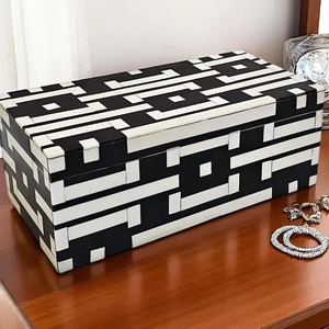 Caja de Joyería Cuadrada de Resina de Lujo, Artesanía en Resina, Altamente Pulida, Almacenamiento de Anillos, Accesorio de Regalo Moderno - Product Image 1