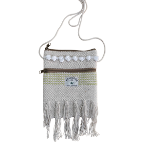 Sac fourre-tout bohème tissé avec détails en macramé noué, longues franges et compartiment de transport ouvert et spacieux - Product Image 1