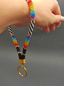 Porte-clés de poignet pour femme, fait main, perles multicolores, rayures noires et blanches, anneau doré, élégant, fonctionnel, accessoire cadeau - Product Image 2