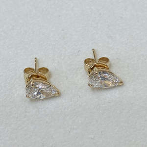 Boucles d'oreilles solitaires en diamant de laboratoire de 2 carats, forme poire, à 3 griffes en V, en or 10K 14K 18K, créées en laboratoire, en forme de goutte, vente en gros fabricant - Product Image 1