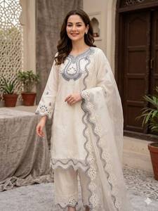 ชุดสตรีชาวเอเชียสำหรับฤดูร้อน ชุดปากีสถานพร้อมเสื้อปักลายฉลุประดับเลื่อม กางเกงพลลาโซ และผ้าคลุมไหล่ - Product Image 3