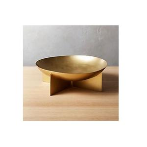 Bol de service en laiton exquis, conçu pour une présentation élégante des aliments, des réceptions haut de gamme et une esthétique raffinée de la table. - Product Image 3