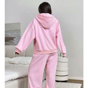 Ensemble de survêtement décontracté personnalisé avec logo, comprenant un sweat à capuche court et un pantalon de jogging pour femme, style streetwear - Product Image 4