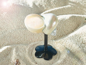 Verre à vin artisanal en coquillage violet, or rose, décoration côtière, cadeau de mariage de luxe pour la mariée, coupe à cocktail sirène unique - Product Image 3