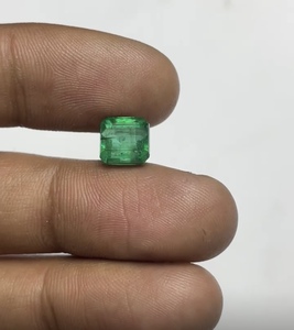 Esmeralda Natural Verde Intenso, Corte Octogonal, Tallada a Mano, Gema de 1.70ct para Anillo de Moda Unisex y Collar de Mujer - Product Image 6