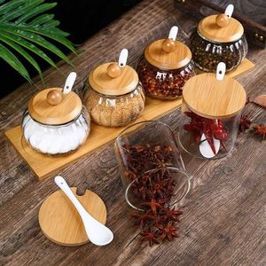 Frasco de vidrio compacto y pequeño con tapa de madera para miel, mermelada, encurtidos, especias y almacenamiento multiusos en la cocina. - Product Image 1