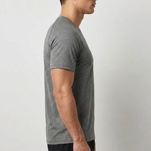 T-shirt de sport élégant conçu pour les séances d'entraînement, la course à pied, les séances de sport et les tenues athlétiques de tous les jours. - Product Image 6