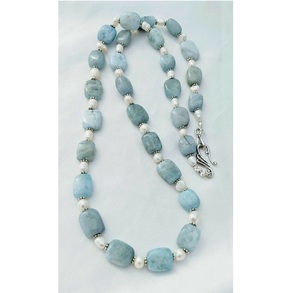 Collar de Cuentas de Resina Hecho a Mano Personalizado con Colgante de Iniciales, Diseño de Paz, Marca APEX ALIGN, Regalo Único para Mujer - Product Image 1