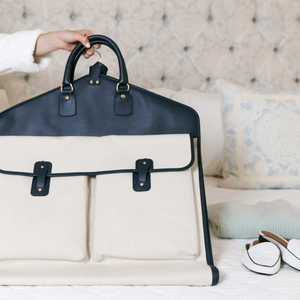 กระเป๋าใส่เสื้อผ้าแบบพับได้ผ้าแคนวาสคุณภาพสูงพร้อมโลโก้สั่งทำพิเศษ กระเป๋าเดินทางพรีเมียมสำหรับใส่สูทพร้อมช่องใส่รองเท้า รุ่น LCGB-0013 - Product Image 4