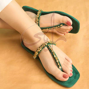 Calzado de Terciopelo Antideslizante con Estampado Kolhapuri para Mujer, Profesional, de Alta Calidad, para Todas las Temporadas, Disponible en Stock - Product Image 2